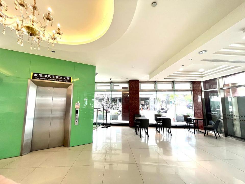 Tie Dao Hotel Tainan Buitenkant foto
