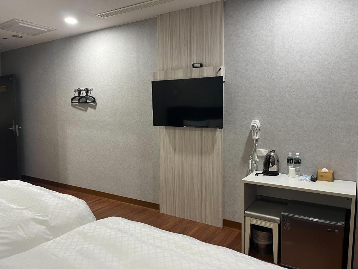 Tie Dao Hotel Tainan Buitenkant foto