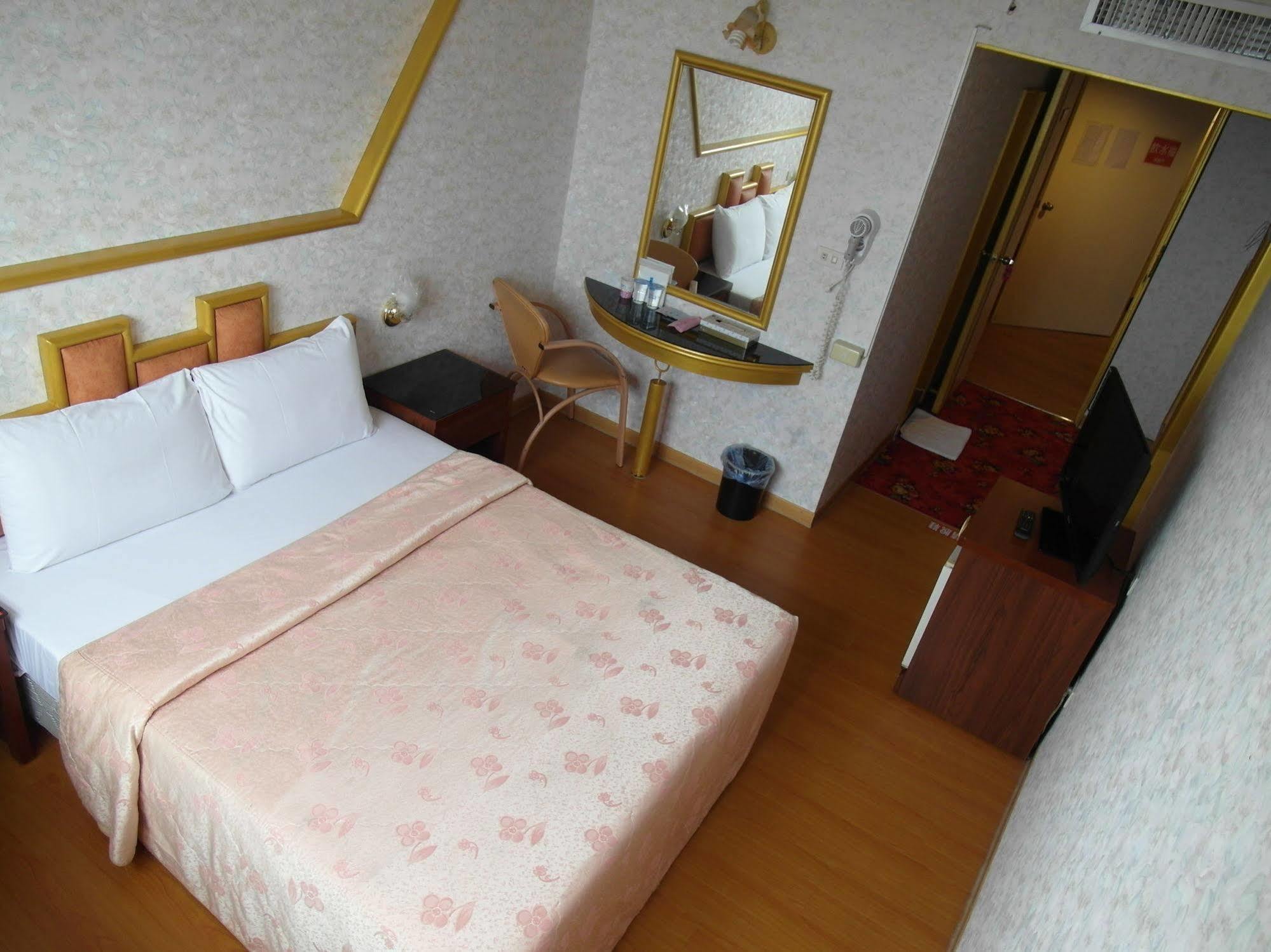 Tie Dao Hotel Tainan Buitenkant foto